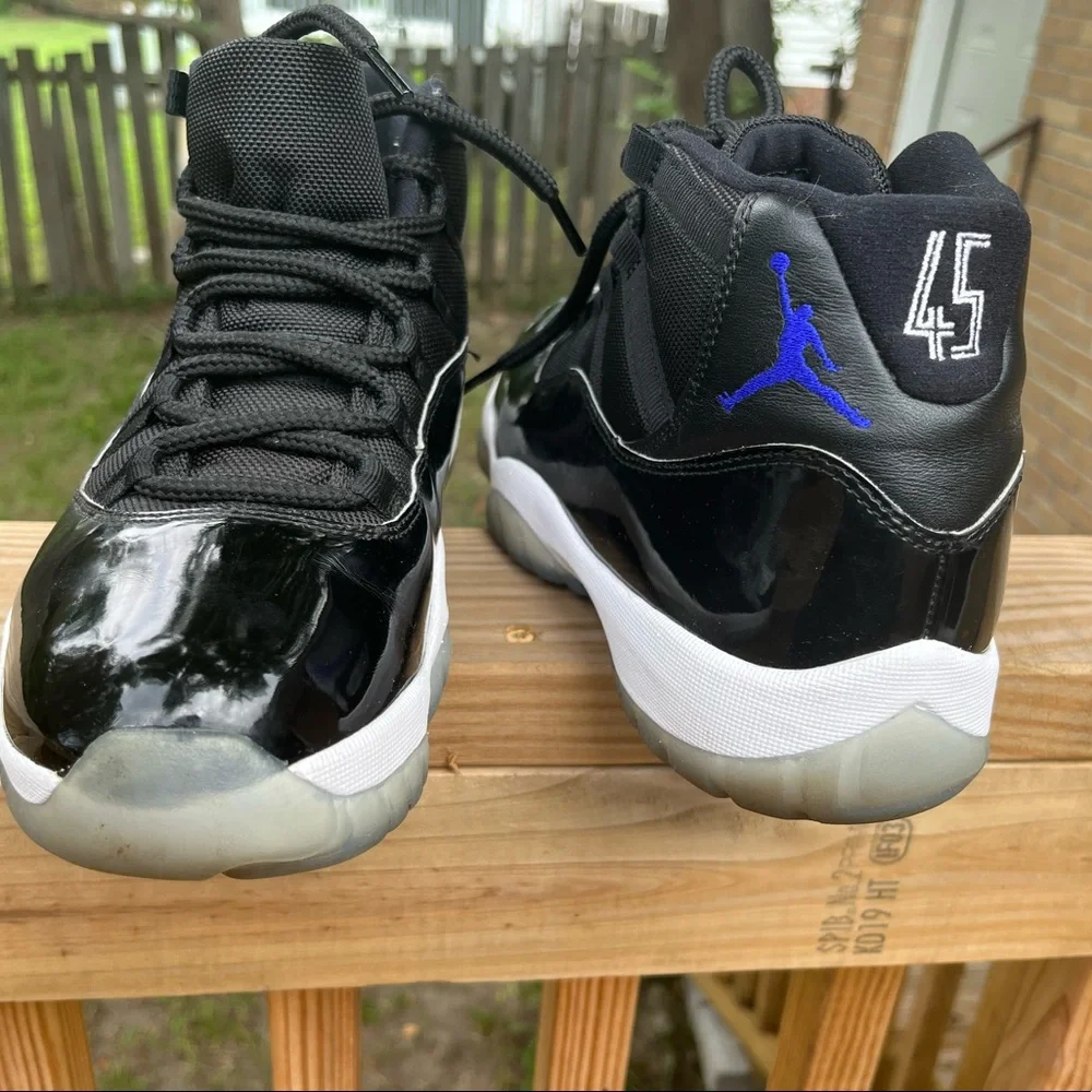 Jordan 11 space jam size 9 - Picture 5 of 8